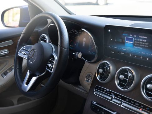 Used 2022 Mercedes-Benz GLC 300 image 29
