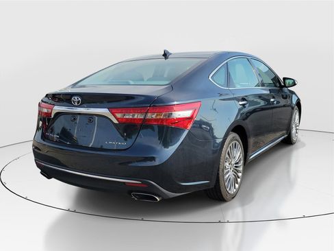 Used 2016 Toyota Avalon Limited w/ Toyota Safety Sense Package image 4