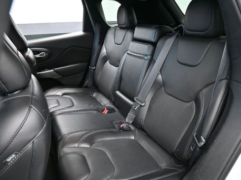 Used 2019 Jeep Cherokee Limited image 33