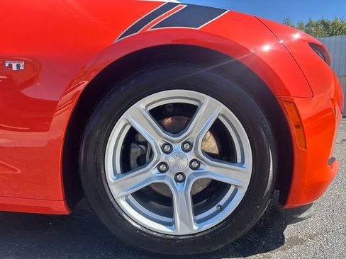 Used 2019 Chevrolet Camaro LT w/ Technology Package RWD image 9