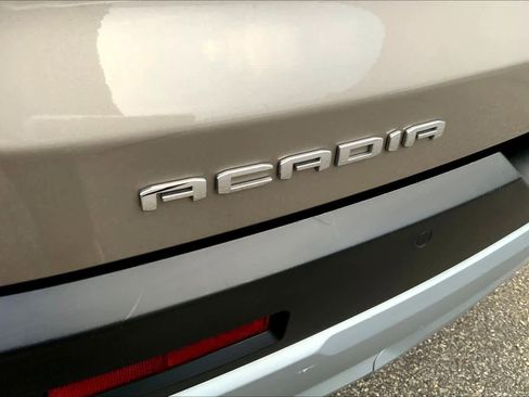 Certified 2023 GMC Acadia SLE w/ Driver Convenience Package image 30