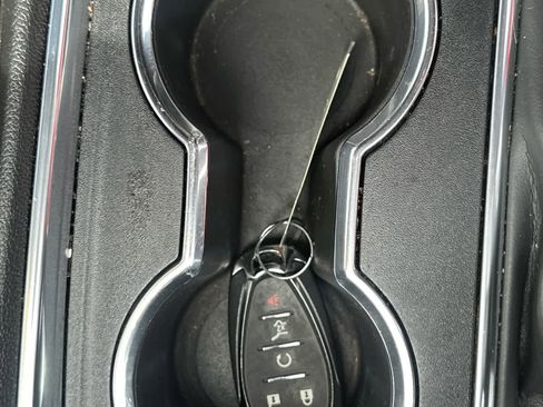 Used 2022 Chevrolet Traverse LT image 37