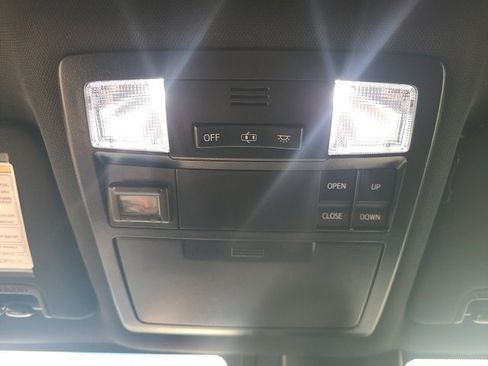 Used 2020 Toyota Tacoma TRD Sport image 32