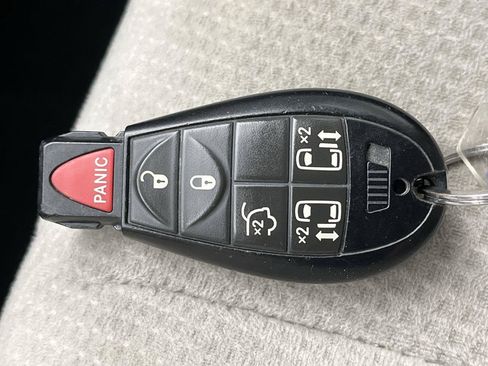 Used 2016 Dodge Grand Caravan SXT w/ UConnect Hands-Free Group FWD image 21