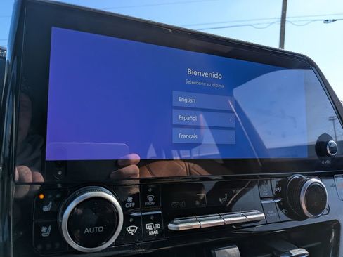 Certified 2025 Toyota Highlander Platinum image 21