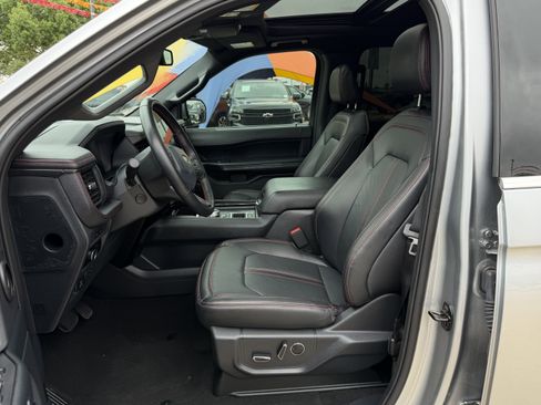 Used 2024 Ford Expedition Limited RWD image 16