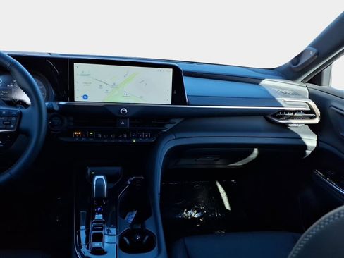 Used 2025 Toyota Crown Signia image 12