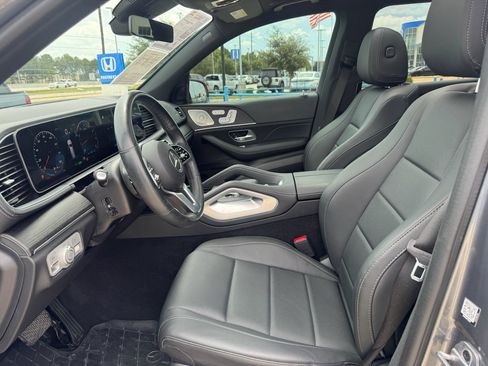 Used 2023 Mercedes-Benz GLS 450 4MATIC image 10