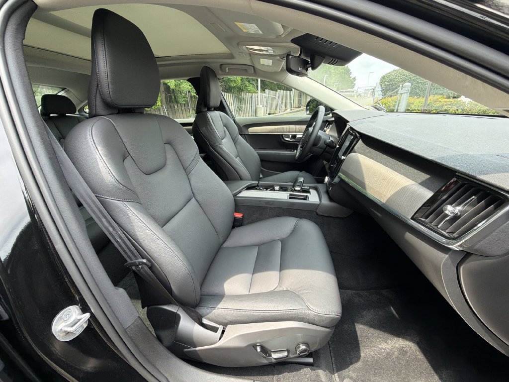Used 2025 Volvo S90 B6 Plus AWD/4WD image 22