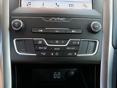 Used 2019 Ford Fusion SE FWD image 23