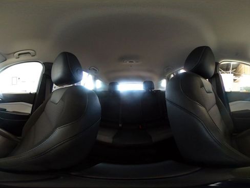 Used 2025 Chevrolet Trax LT image 40