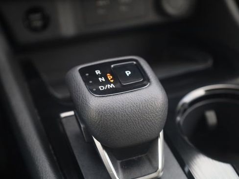 Used 2025 Nissan Rogue SV FWD image 21