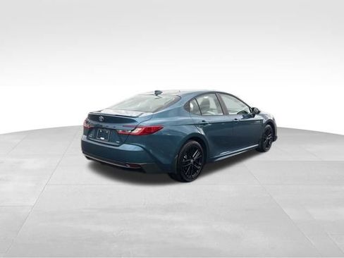 Certified 2025 Toyota Camry SE image 5