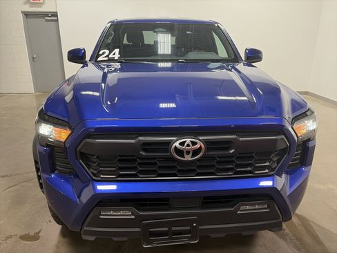 Used 2024 Toyota Tacoma TRD Off-Road image 35