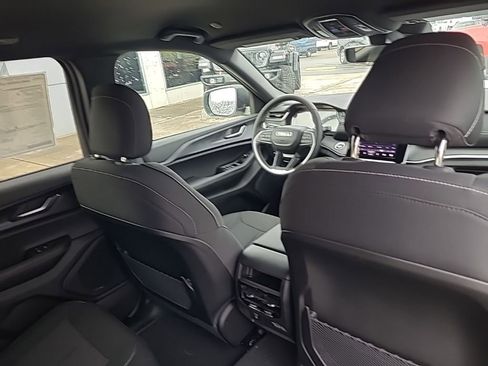 New 2025 Jeep Grand Cherokee Laredo w/ Luxury Tech Group I image 23