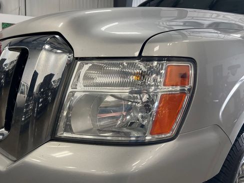 Used 2017 Nissan NV 3500 SV RWD image 35