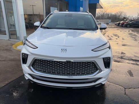 Used 2025 Buick Encore GX Avenir w/ Avenir Technology Package image 5