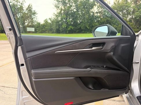 Used 2025 Toyota Camry LE FWD image 9