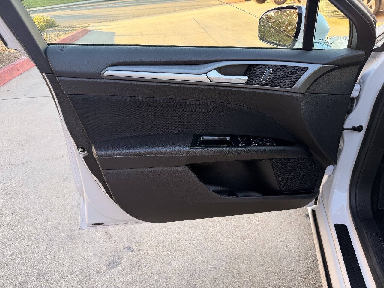 Used 2016 Ford Fusion SE FWD image 23