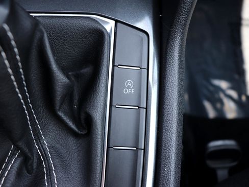 Used 2022 Volkswagen Tiguan S image 37