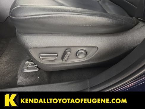 Used 2022 Toyota Highlander XLE AWD/4WD image 24