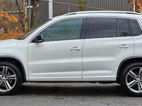 Used 2017 Volkswagen Tiguan Sport image 2