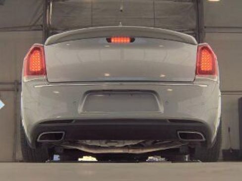 Used 2017 Chrysler 300 Limited w/ 300 Premium Group AWD/4WD image 5