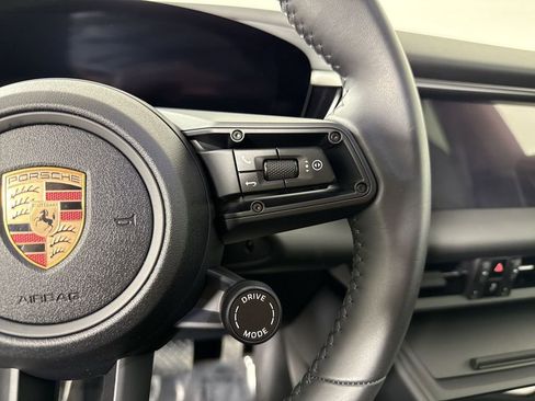 Certified 2025 Porsche Macan 4 Electric image 39