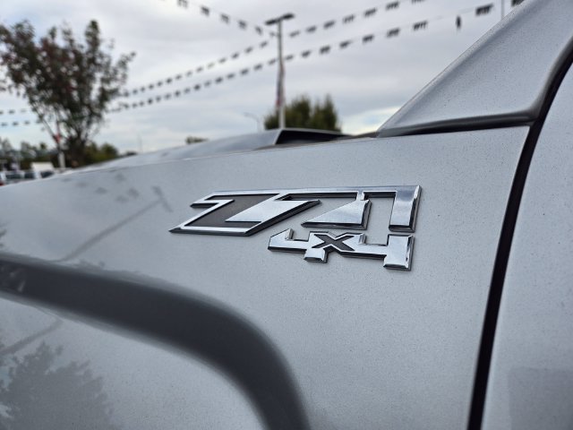 Used 2017 GMC Sierra 1500 SLT AWD/4WD image 9