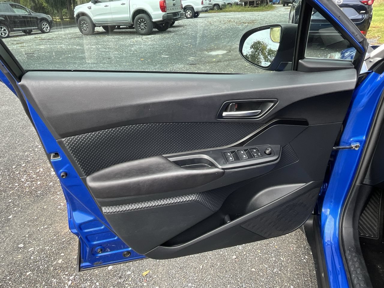 Used 2018 Toyota C-HR XLE FWD image 3