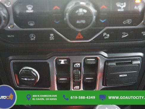 Used 2019 Jeep Wrangler Unlimited Sahara w/ Quick Order Package 24M Moab AWD/4WD image 21