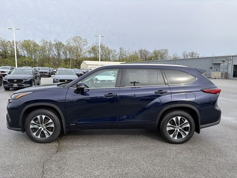 Used 2022 Toyota Highlander XLE AWD/4WD image 6
