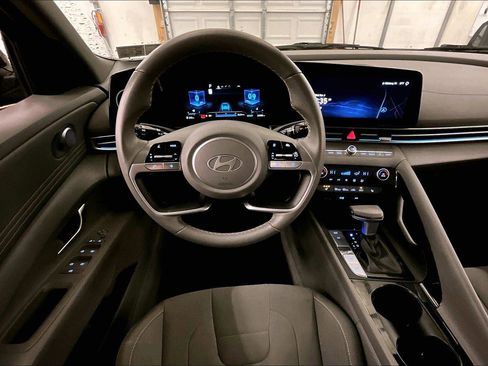 Used 2024 Hyundai Elantra SEL w/ Convenience Package image 5