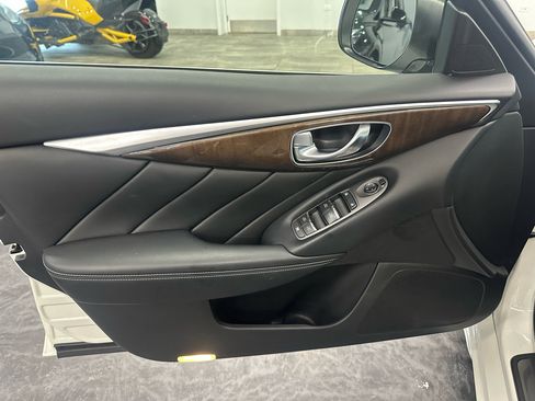 Used 2018 INFINITI Q50 Luxe w/ Essential Package (3.0T Luxe) image 14