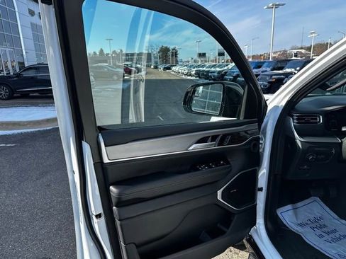 New 2026 Jeep Grand Wagoneer 4WD w/ Premium Group I image 17