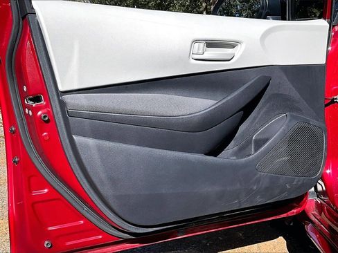 Used 2025 Toyota Corolla LE image 17