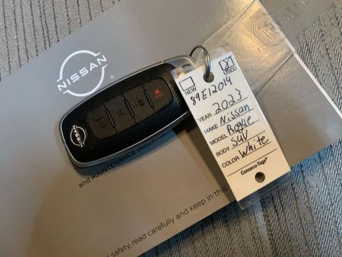 Used 2023 Nissan Rogue SV image 34