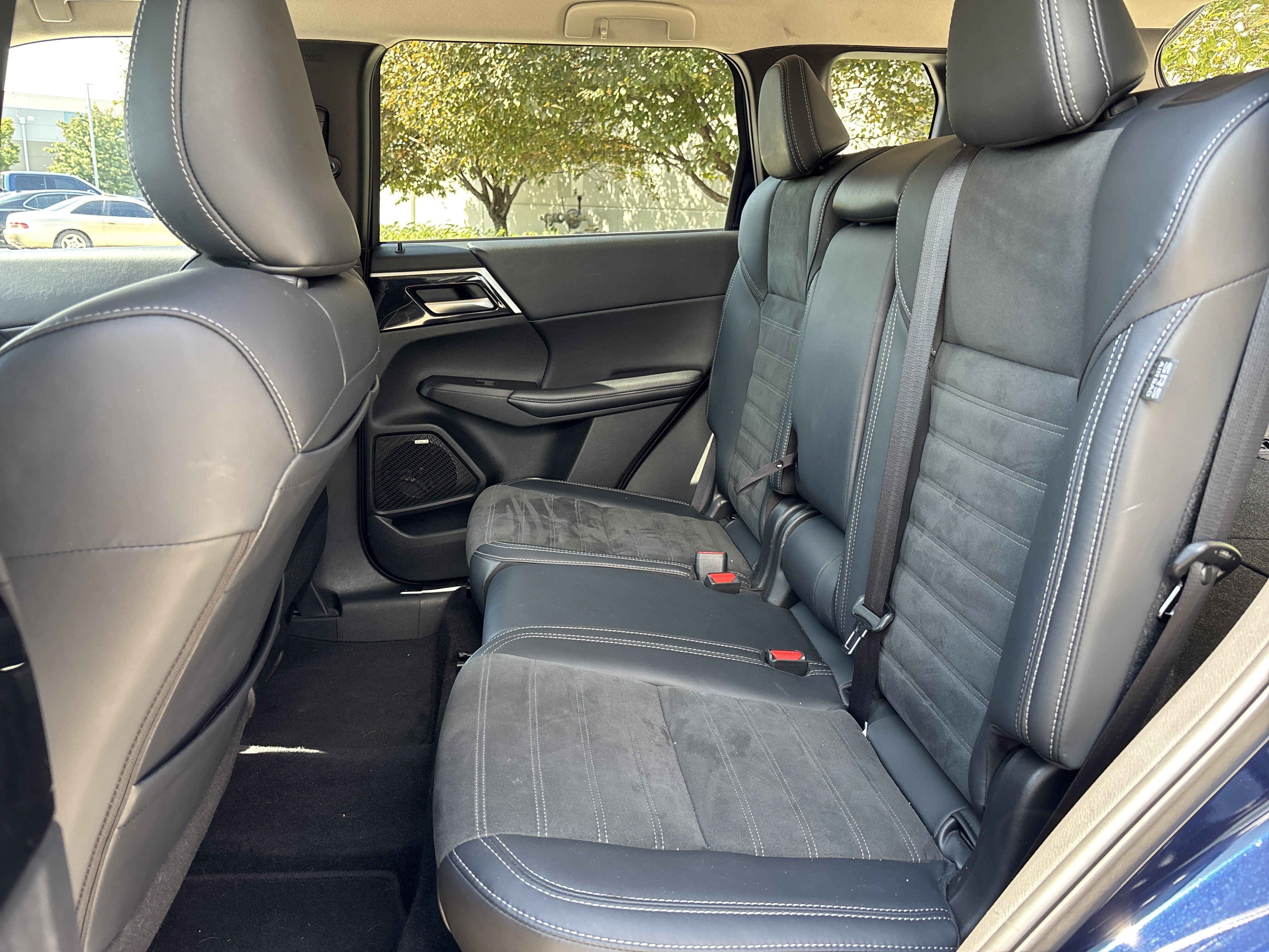 Used 2025 Mitsubishi Outlander SE AWD/4WD image 29
