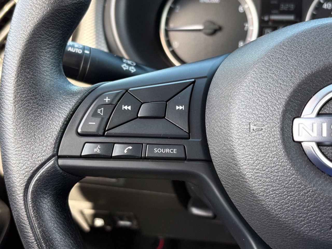 Certified 2025 Nissan Kicks Play S FWD image 30