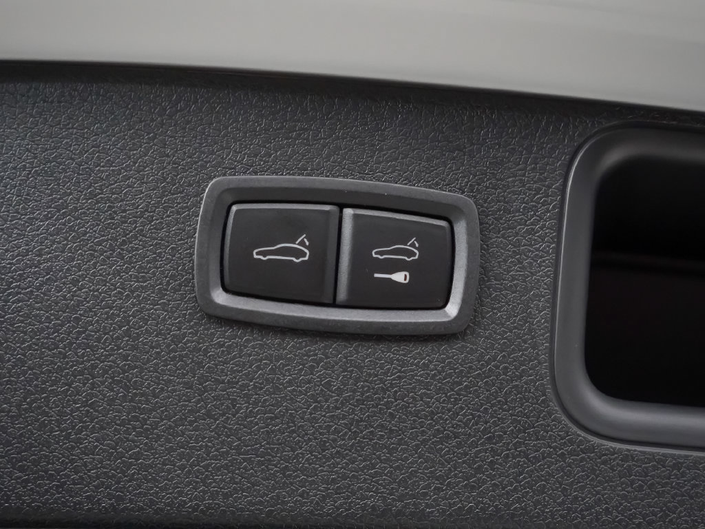 Certified 2026 Porsche Macan Turbo AWD/4WD image 14