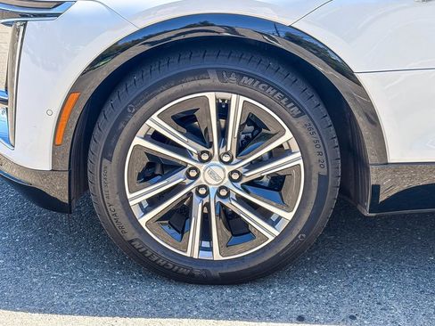 Used 2024 Cadillac Lyriq Luxury AWD/4WD image 4
