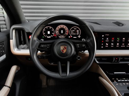 Certified 2025 Porsche Cayenne AWD/4WD image 17