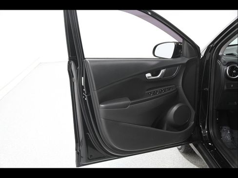 Certified 2023 Hyundai Kona SEL w/ Convenience Package AWD/4WD image 4