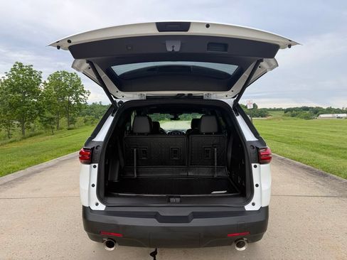Used 2023 Chevrolet Traverse RS w/ LPO, Floor Liner Package FWD image 5