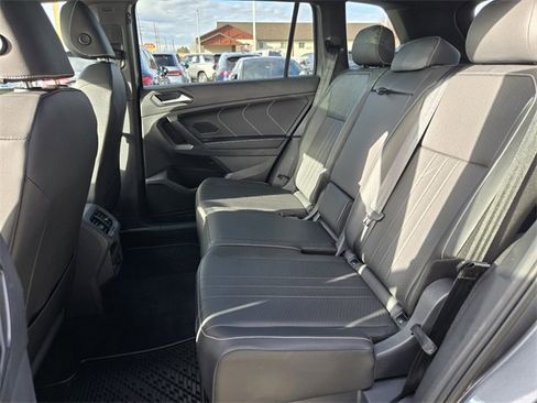 Used 2023 Volkswagen Tiguan SE R-Line image 5