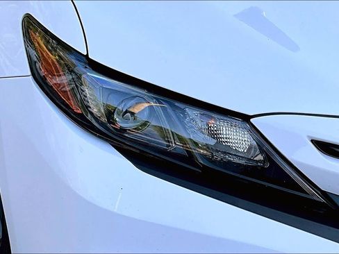 Used 2022 Toyota Camry SE image 26