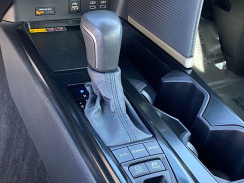 Used 2025 Toyota Camry SE FWD image 18