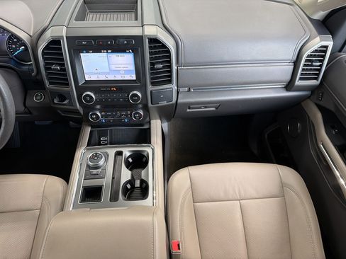 Used 2019 Ford Expedition XLT w/ Equipment Group 202A RWD image 32