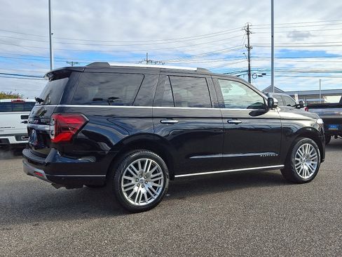 Certified 2024 Ford Expedition Platinum image 11