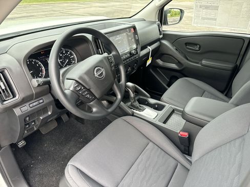 Certified 2025 Nissan Frontier S image 4